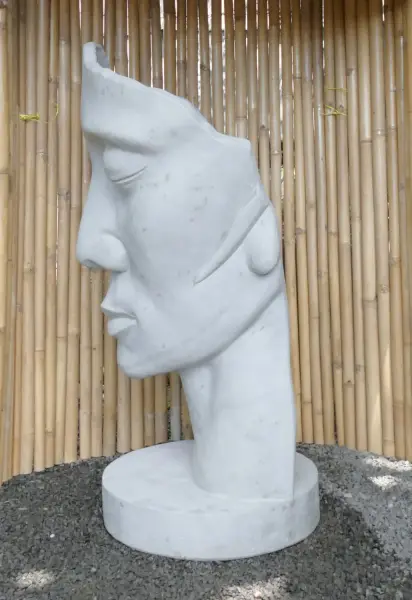 Product image 5 of the product “Mask Human 01 (inclined to the right) original by the artist - 150m height ”